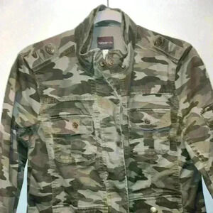 Harper Liv Women’s Camo Jacket size medium